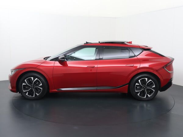 Kia EV6 GT-Line 77.4 kWh | SoH 100% | Panorama dak | Digitale cockpit | Automaat | Multifunctioneel stuurwiel | Cruise control | Laneassist | Flippers | Spraakbediening | Drivemode | Bluetooth | Navigatie | Apple Carplay - Androidauto | Dab+ | Kinderslot | Automatische achterklep | Inklapbare spiegels | Automatische verlichting | Climate | Stoel verwarming/Ventilatie | Stuurverwarming | Achteruitrijcamera + 360 camera | Autohold | Memoryseat | Meridian surround sound | Lm19'' | Trekhaak |
