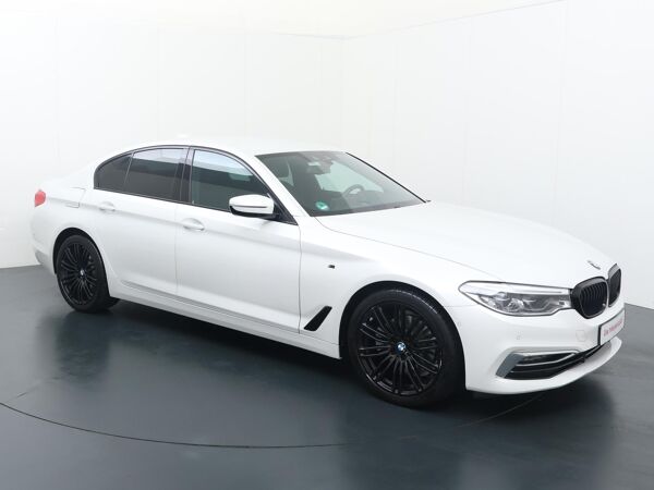 BMW 5-serie 520i High Executive | 184 PK | Automaat | Multifunctioneel stuurwiel | Stuurverwarming | Cruisecontrol |