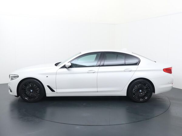 BMW 5-serie 520i High Executive | 184 PK | Automaat | Multifunctioneel stuurwiel | Stuurverwarming | Cruisecontrol |