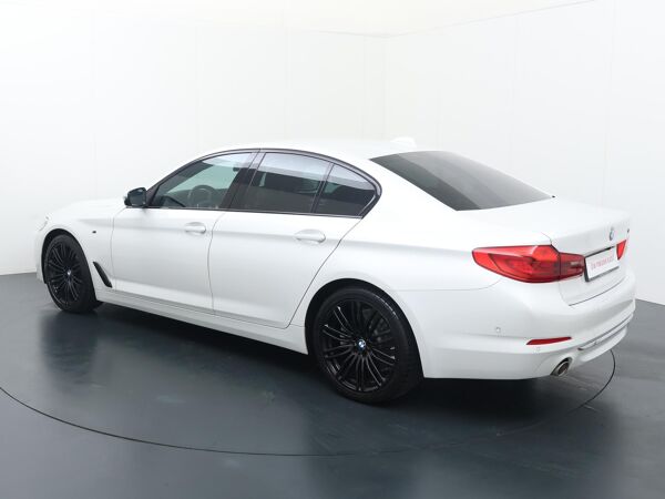BMW 5-serie 520i High Executive | 184 PK | Automaat | Multifunctioneel stuurwiel | Stuurverwarming | Cruisecontrol |
