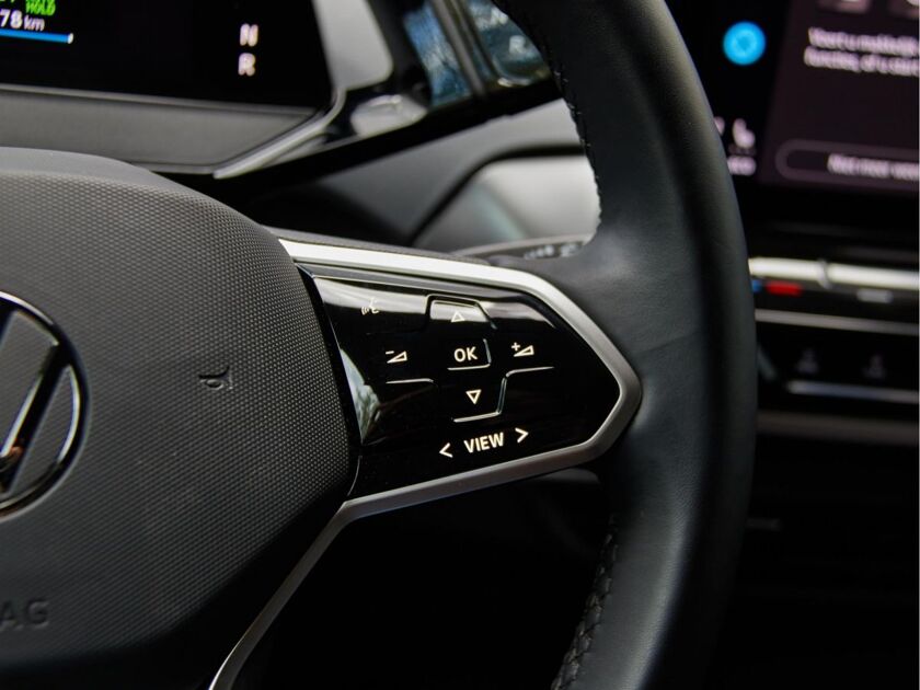 Volkswagen ID.4 First 77 kWh 204pk | Navigatie | 8% Bijtelling | Camera | 20'' LM | App-connect