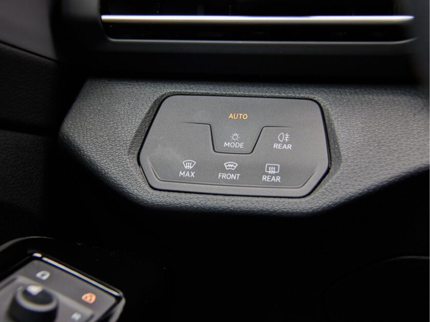 Volkswagen ID.4 First 77 kWh 204pk | Navigatie | 8% Bijtelling | Camera | 20'' LM | App-connect
