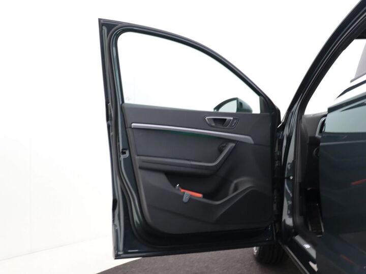 SEAT Ateca 1.5 TSI FR Business Intense DSG | Panodak | 19 inch Glossy Black LMV