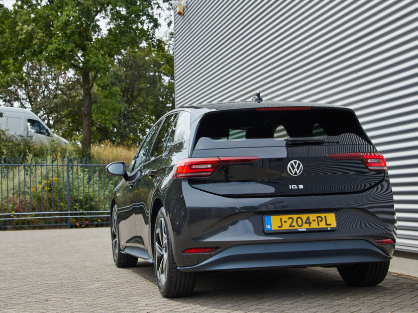 Volkswagen ID.3 First Plus 58 kWh | 8% bijtelling | Navigatie | Camera | LED | DAB