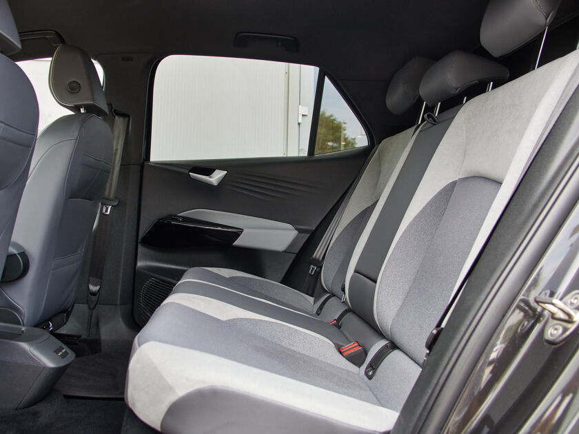 Volkswagen ID.3 First Plus 58 kWh | 8% bijtelling | Navigatie | Camera | LED | DAB