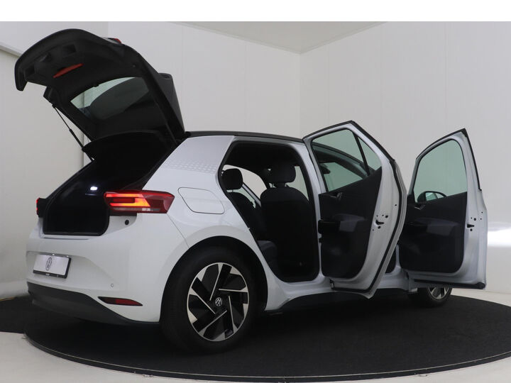 Volkswagen ID.3 Pro 58 kWh | 8% Bijtelling | LM 18" | Navigatie | Adaptive Cruise Control | DAB | Stoelverwarming | Parkeersensoren V+A
