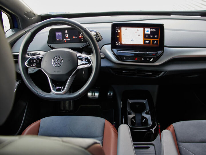 Volkswagen ID.4 First 77 kWh 204pk | 8% Bijtelling | Gratis Winterbandenset | Camera | DAB