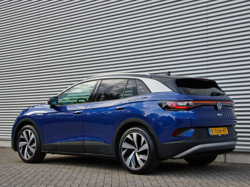 Volkswagen ID.4 First 77 kWh 204pk | 8% Bijtelling | Gratis Winterbandenset | Camera | DAB