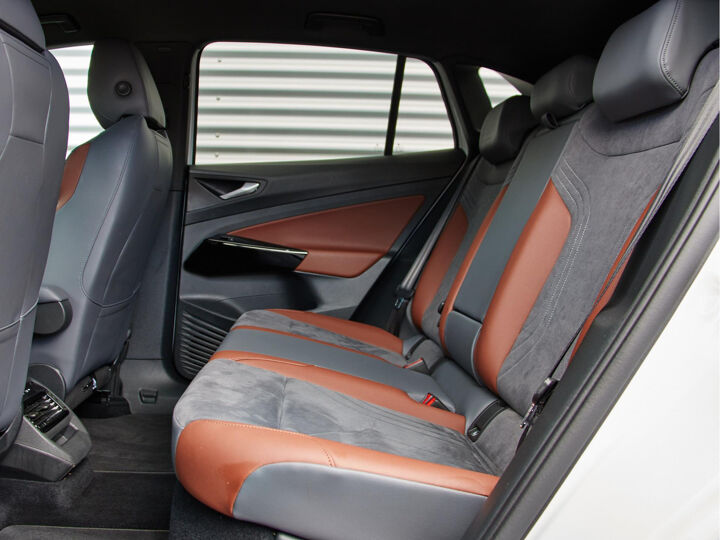 Volkswagen ID.4 First 77 kWh 204pk | 8% Bijtelling | Warmtepomp | Gratis Winterbandenset | DAB