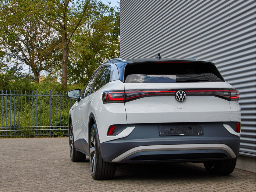 Volkswagen ID.4 First 77 kWh 204pk | 8% Bijtelling | Warmtepomp | Gratis Winterbandenset | DAB