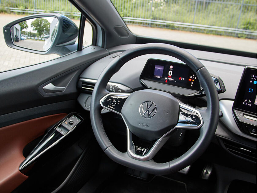 Volkswagen ID.4 First 77 kWh 204pk | 8% Bijtelling | Warmtepomp | Gratis Winterbandenset | DAB
